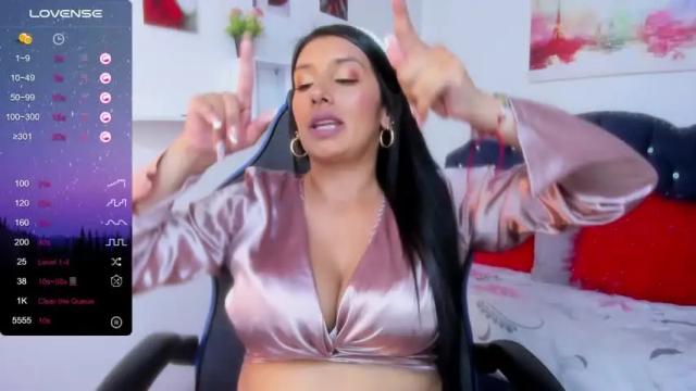 Image 8 of martinajolnss Stream on Chaturbate on 16 months ago