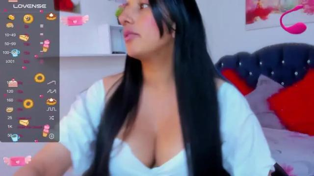 Image 2 of martinajolnss Stream on Chaturbate on 16 months ago