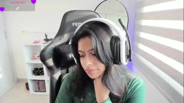 Image 3 of martinnaa__ Stream on Chaturbate on 1 month ago