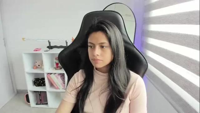 Image 2 of martinnaa__ Stream on Chaturbate on 1 month ago