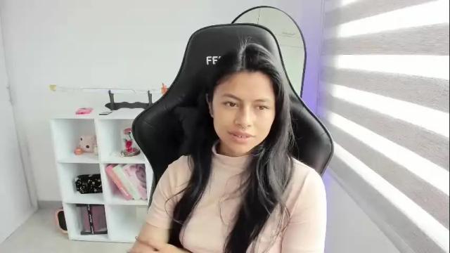 Image 3 of martinnaa__ Stream on Chaturbate on 1 month ago