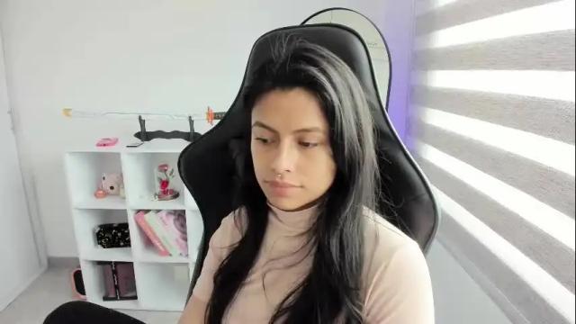 Image 4 of martinnaa__ Stream on Chaturbate on 1 month ago