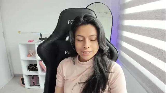 Image 7 of martinnaa__ Stream on Chaturbate on 1 month ago