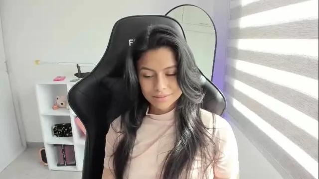 Image 8 of martinnaa__ Stream on Chaturbate on 1 month ago