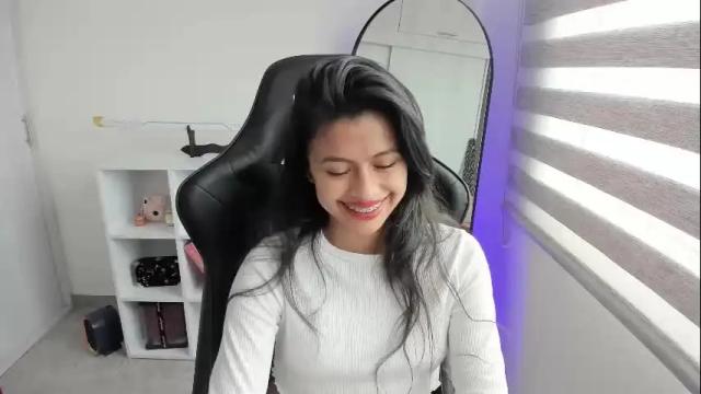 Image 2 of martinnaa__ Stream on Chaturbate on 1 month ago