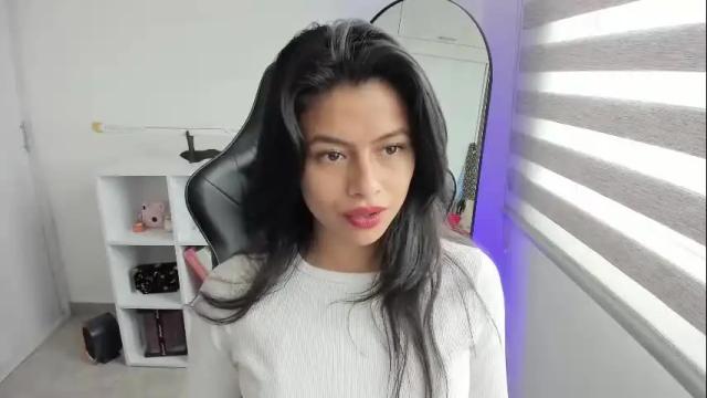 Image 3 of martinnaa__ Stream on Chaturbate on 1 month ago