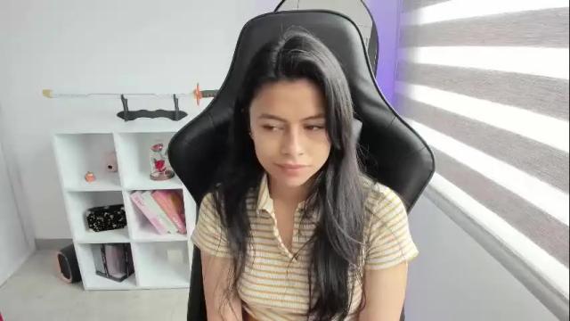 Image 2 of martinnaa__ Stream on Chaturbate on 1 month ago