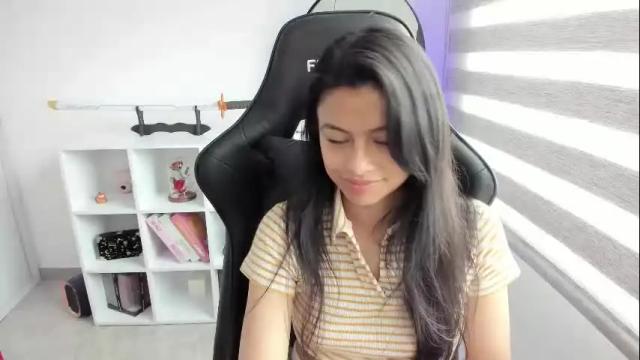 Image 3 of martinnaa__ Stream on Chaturbate on 1 month ago