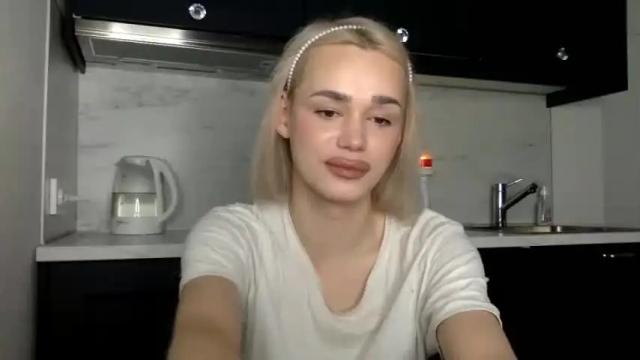 Image 2 of mary_geyson1 Stream on Chaturbate on 15 months ago