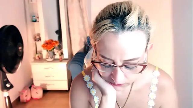 Image 12 of maryline_w Stream on Chaturbate on 4 days ago