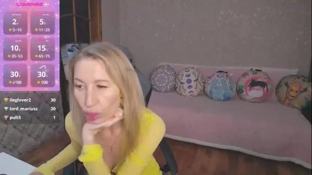 Image 4 of marysantamonika Stream on Chaturbate on 29 days ago