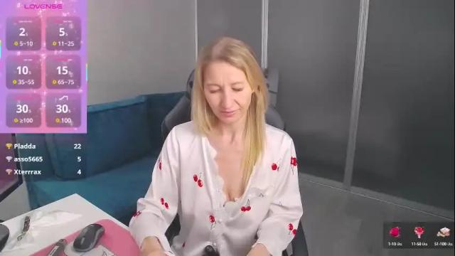 Image 10 of marysantamonika Stream on Chaturbate on 10 days ago