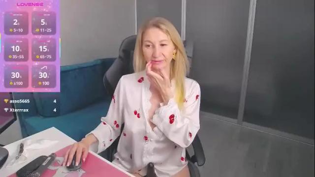 Image 4 of marysantamonika Stream on Chaturbate on 10 days ago