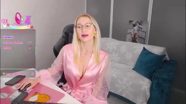Image 2 of marysantamonika Stream on Chaturbate on 4 months ago