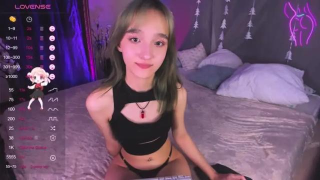 Image 3 of mathilde_fleur Stream on Chaturbate on 17 months ago
