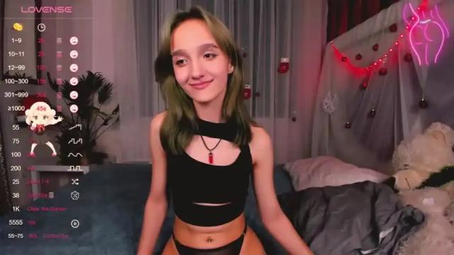 Image 12 of mathilde_fleur Stream on Chaturbate on 17 months ago