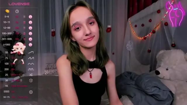 Image 3 of mathilde_fleur Stream on Chaturbate on 17 months ago