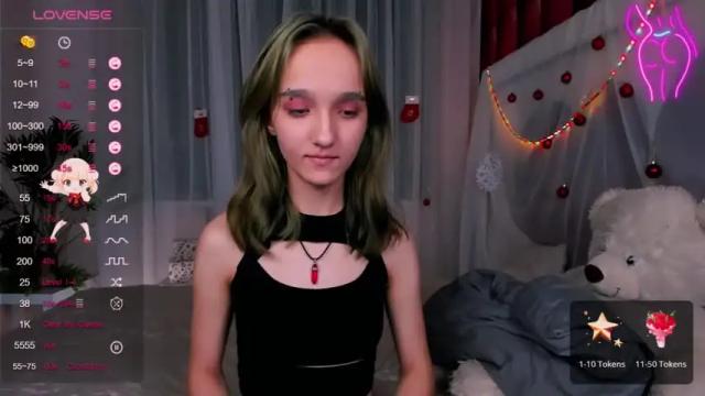 Image 4 of mathilde_fleur Stream on Chaturbate on 17 months ago