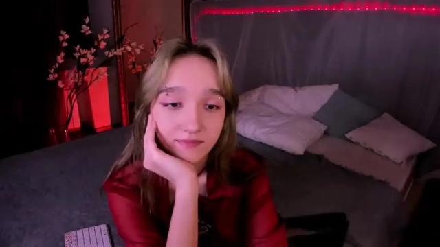 Image 10 of mathilde_fleur Stream on Chaturbate on 16 months ago