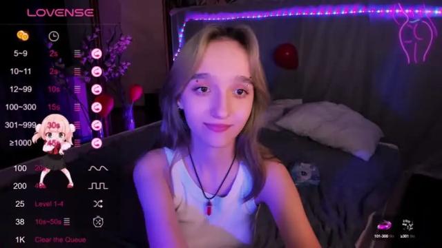 Image 10 of mathilde_fleur Stream on Chaturbate on 16 months ago