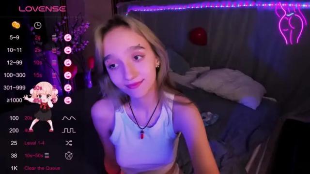 Image 2 of mathilde_fleur Stream on Chaturbate on 16 months ago