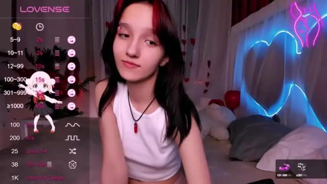 Image 3 of mathilde_fleur Stream on Chaturbate on 16 months ago