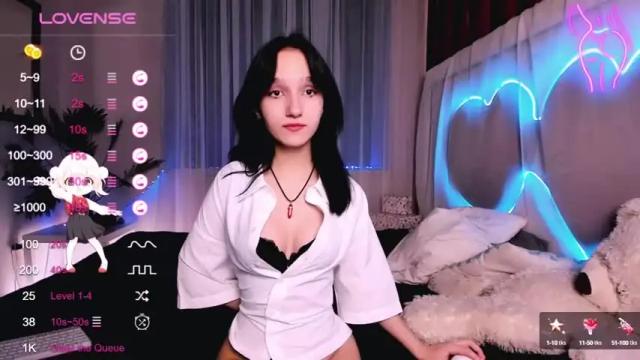 Image 10 of mathilde_fleur Stream on Chaturbate on 15 months ago