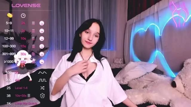 Image 4 of mathilde_fleur Stream on Chaturbate on 15 months ago