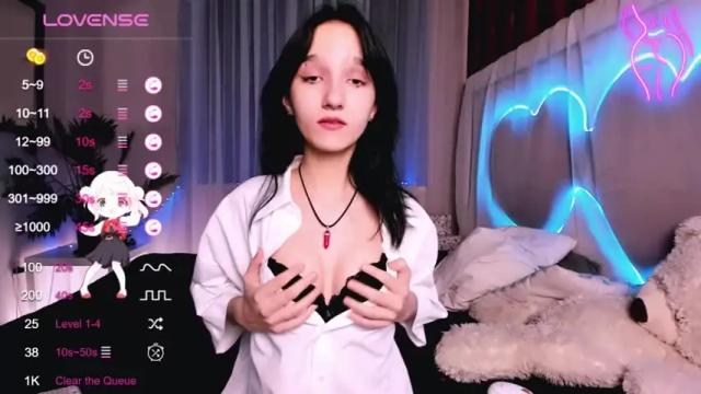 Image 7 of mathilde_fleur Stream on Chaturbate on 15 months ago