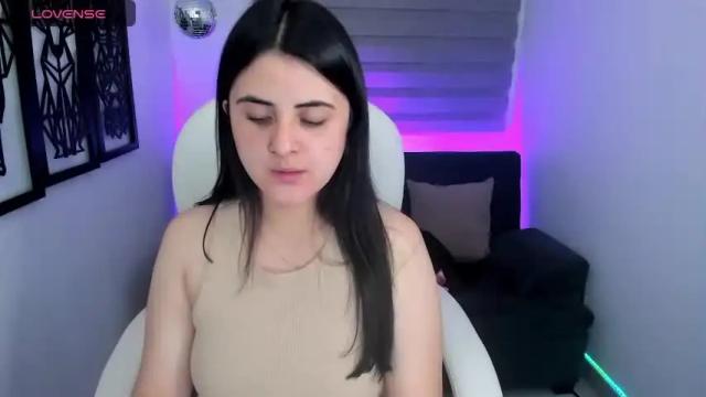 Image 6 of matilda_sweet18 Stream on Chaturbate on 14 months ago