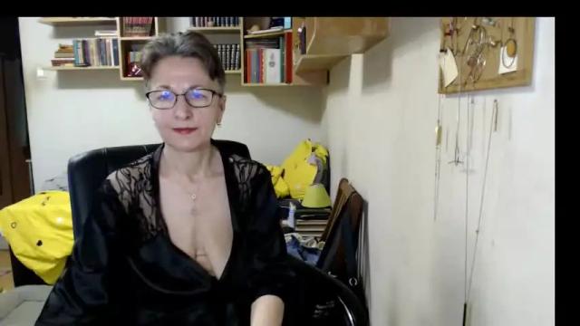 Image 2 of maturekate Stream on Chaturbate on 3 months ago