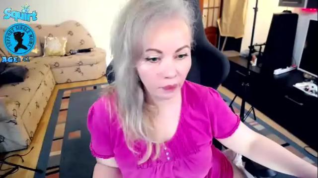 Image 3 of maturelynn Stream on Chaturbate on 4 months ago