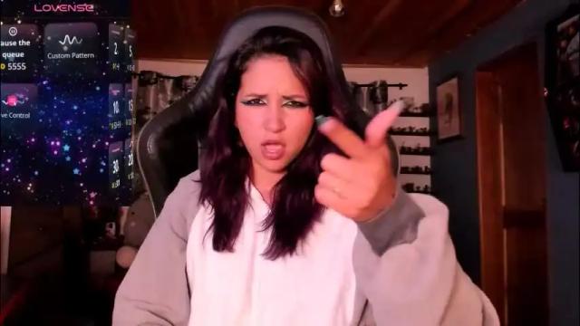 Image 10 of mavis_fuentes Stream on Chaturbate on 2 months ago