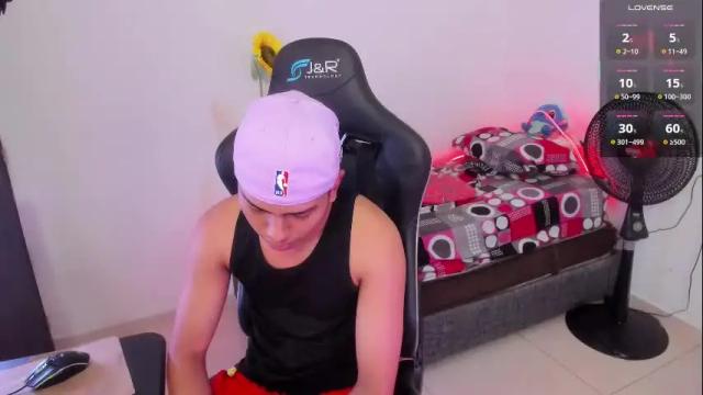 Image 12 of max_konny Stream on Chaturbate on 2 months ago