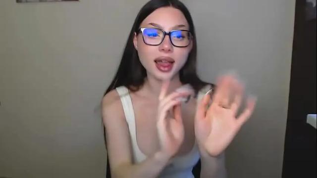 Image 4 of maxi_sweetheart Stream on Chaturbate on 12 days ago