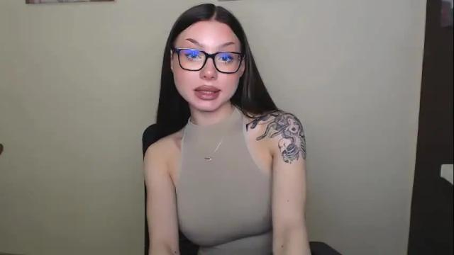 Image 11 of maxi_sweetheart Stream on Chaturbate on 24 days ago