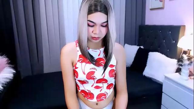 Image 3 of maxie_greyson Stream on Chaturbate on 3 months ago