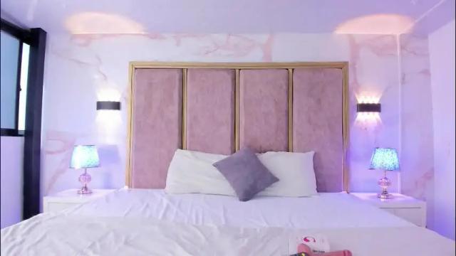 Image 6 of maxirogers Stream on Chaturbate on 13 days ago