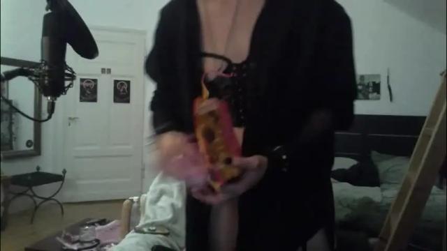 Image 10 of maxxiedamage Stream on Chaturbate on 2 months ago