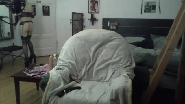 Image 12 of maxxiedamage Stream on Chaturbate on 2 months ago