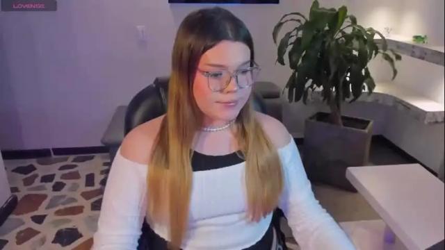 Image 2 of maxxxine_ Stream on Chaturbate on 2 months ago