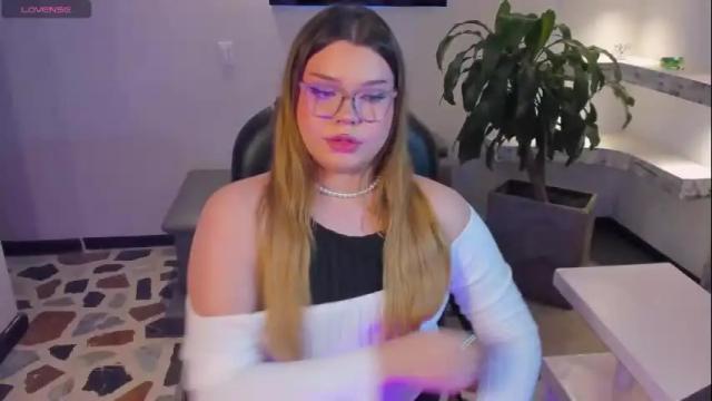 Image 3 of maxxxine_ Stream on Chaturbate on 2 months ago