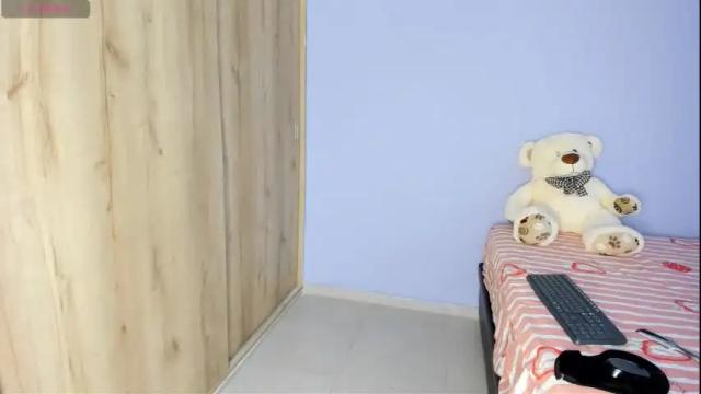 Image 3 of maya__fox Stream on Chaturbate on 6 months ago