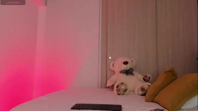 Image 2 of maya__fox Stream on Chaturbate on 5 months ago