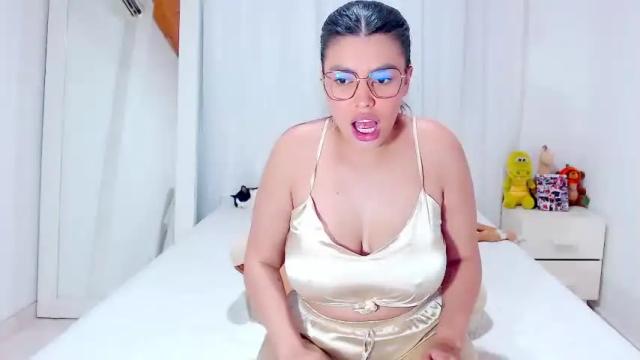 Image 6 of mayameri_ Stream on Chaturbate on 13 months ago