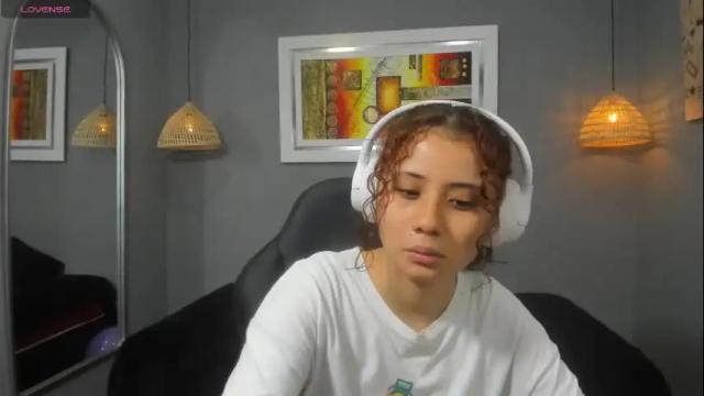 Image 3 of mayamoira Stream on Chaturbate on 22 days ago