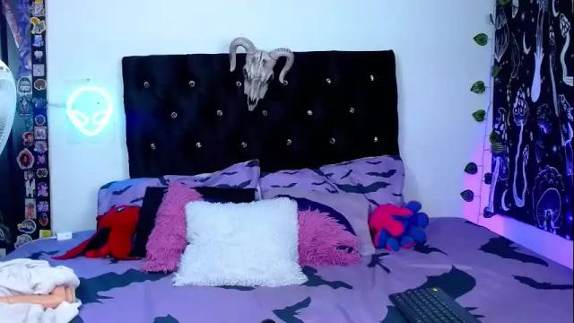Image 3 of mayaredd Stream on Chaturbate on 2 months ago