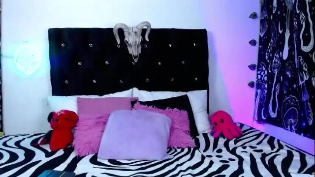 Image 7 of mayaredd Stream on Chaturbate on 1 month ago