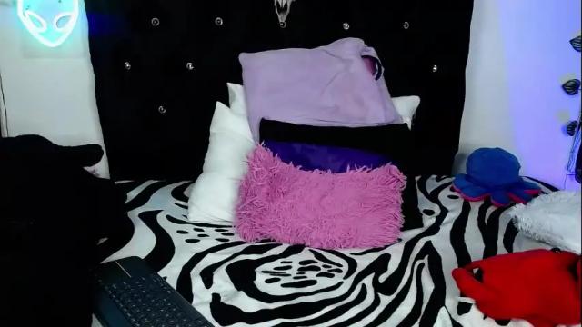 Image 7 of mayaredd Stream on Chaturbate on 1 month ago