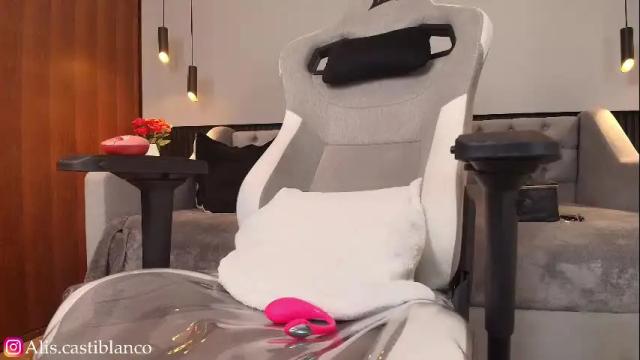Image 12 of mayli_xx Stream on Chaturbate on 3 months ago